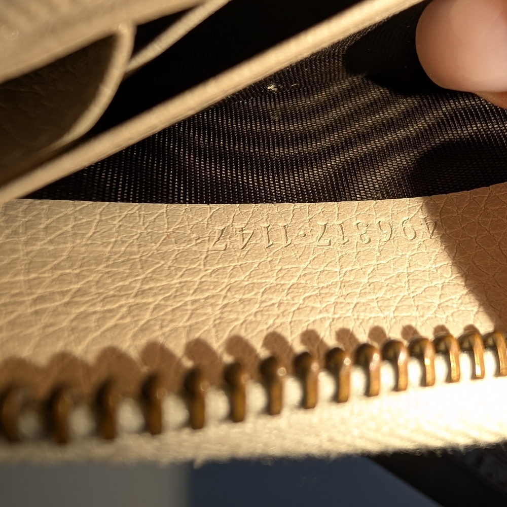 Gucci Cream Vintage Leather Zip Wallet with Interlocking GG - Picture 9 of 11